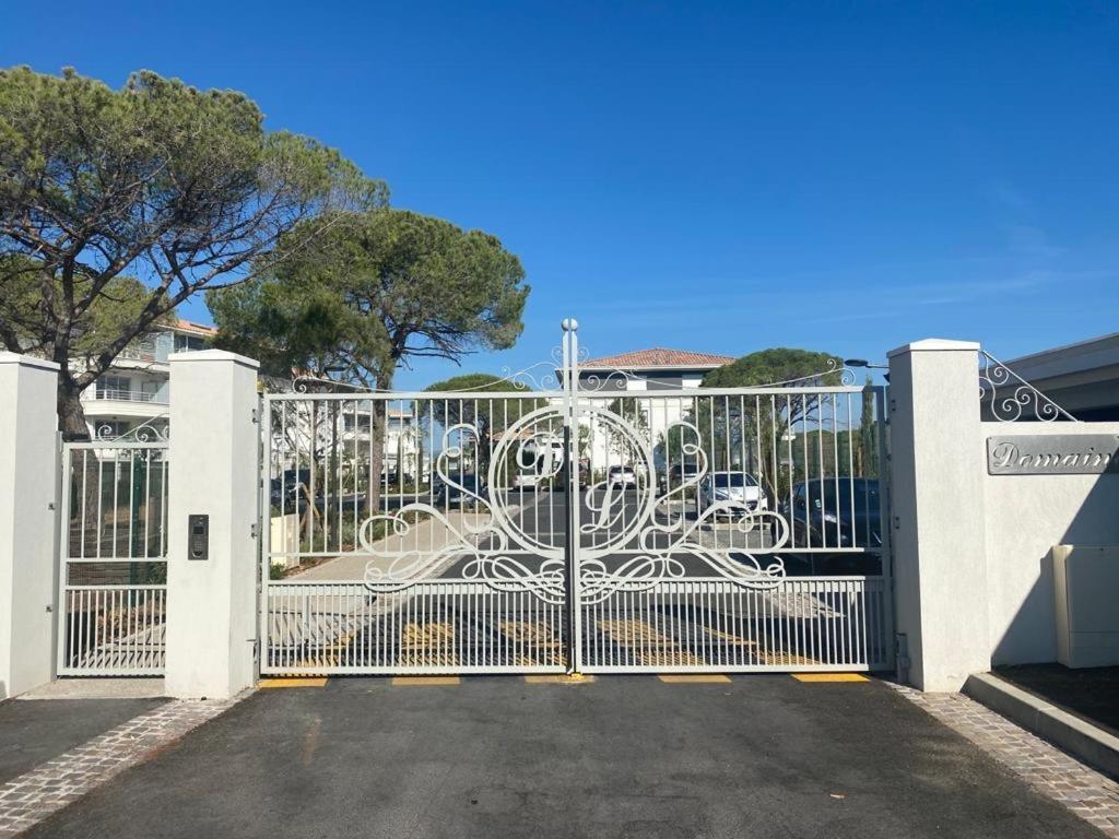 Appartement Neuf Moderne Avec Piscine Puget-sur Argens Exterior photo